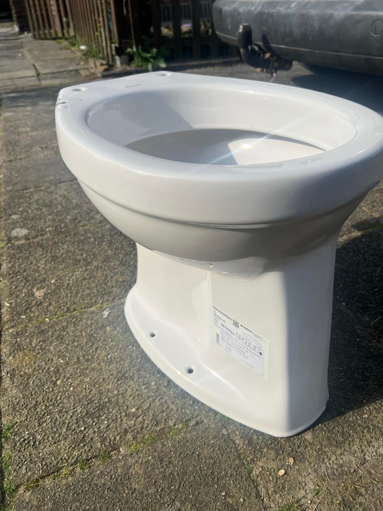 Geberit wc pot nieuw, met klein scherfje, Ophalen of Verzenden, Nieuw, Steen, Toilet