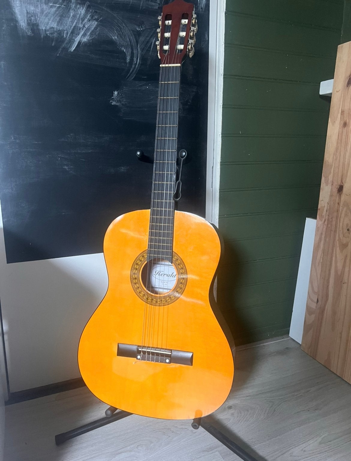 Gitaarset- Herald HL44 (Full Size) incl. Standaard., Muziek en Instrumenten, Ophalen, Zo goed als nieuw, Klassieke of Spaanse gitaar