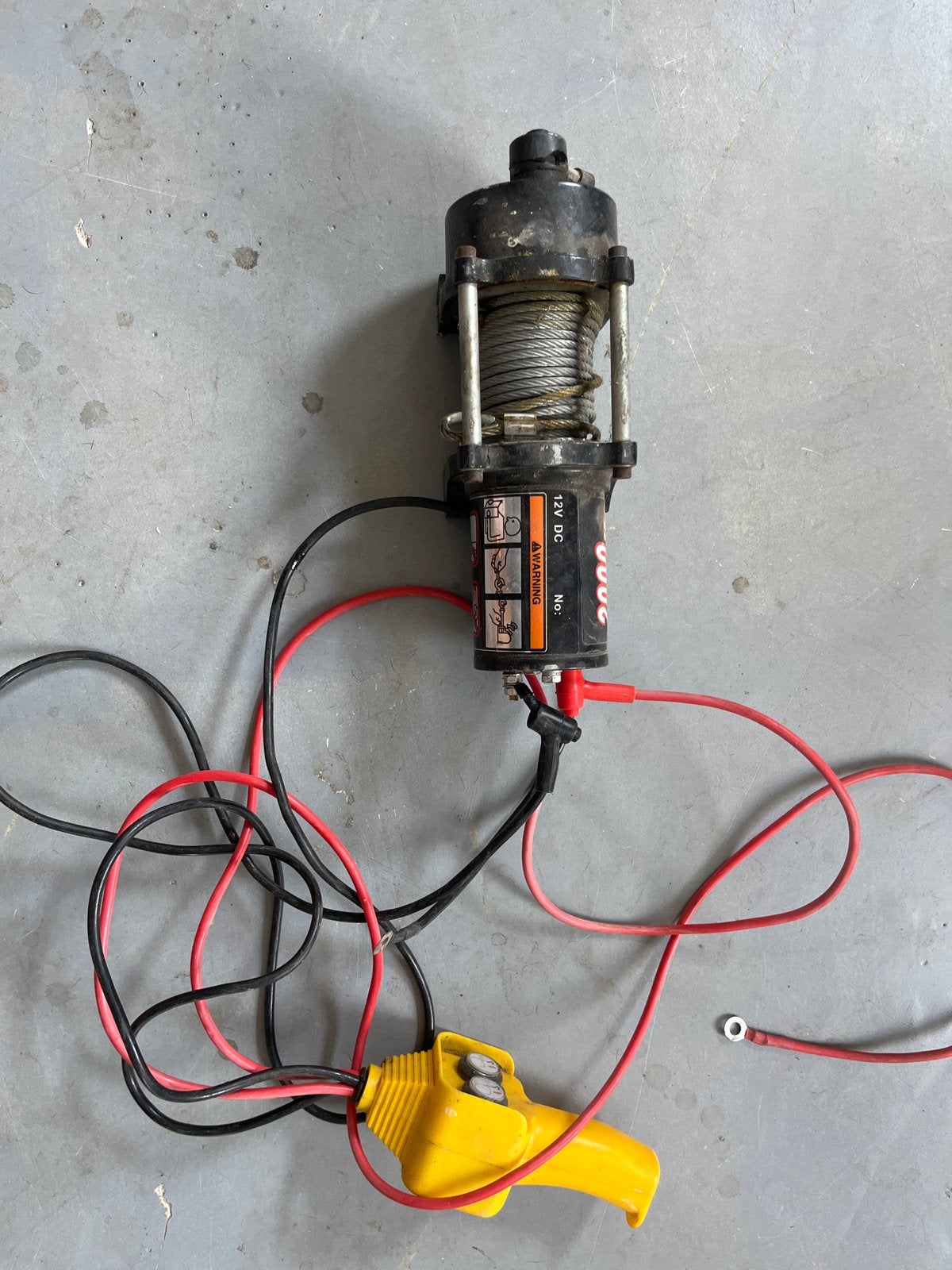 Elektrische lier 12V DC - 2000 lb met afstandsbediening, Ophalen of Verzenden, Gebruikt, Elektrisch