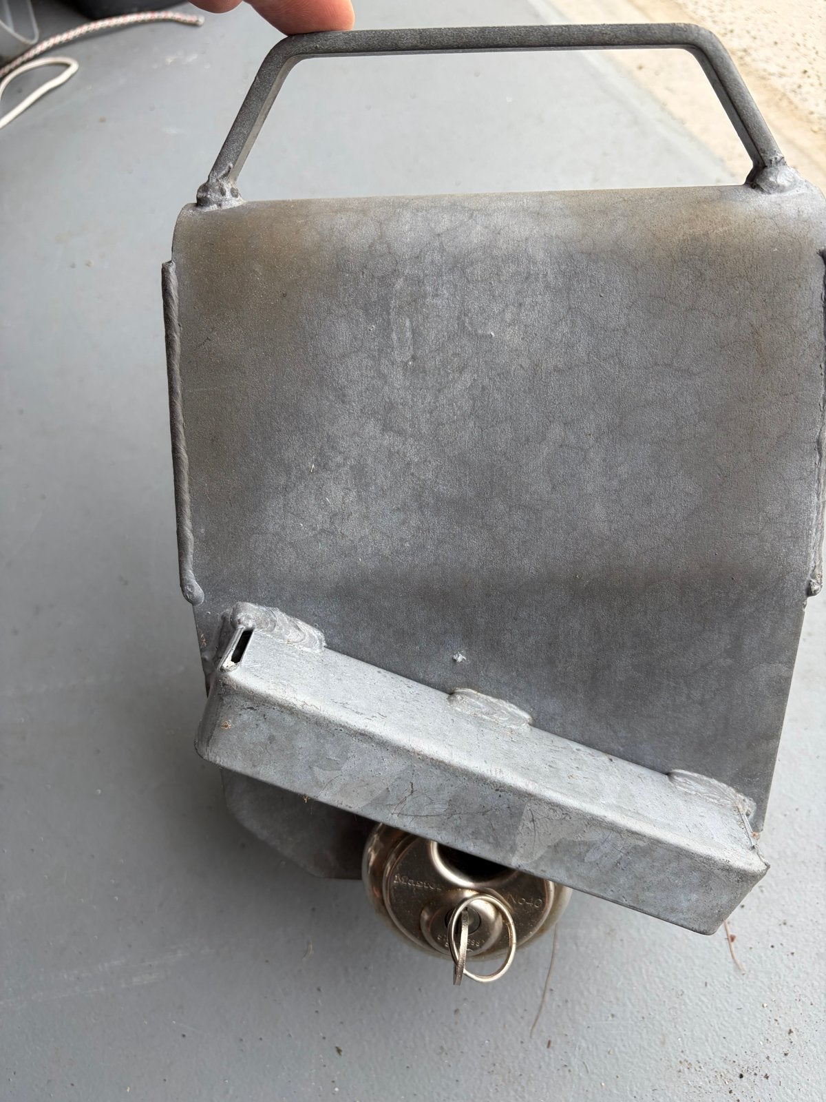 Robuust metalen slot voor aanhanger of caravan, Ophalen, Gebruikt