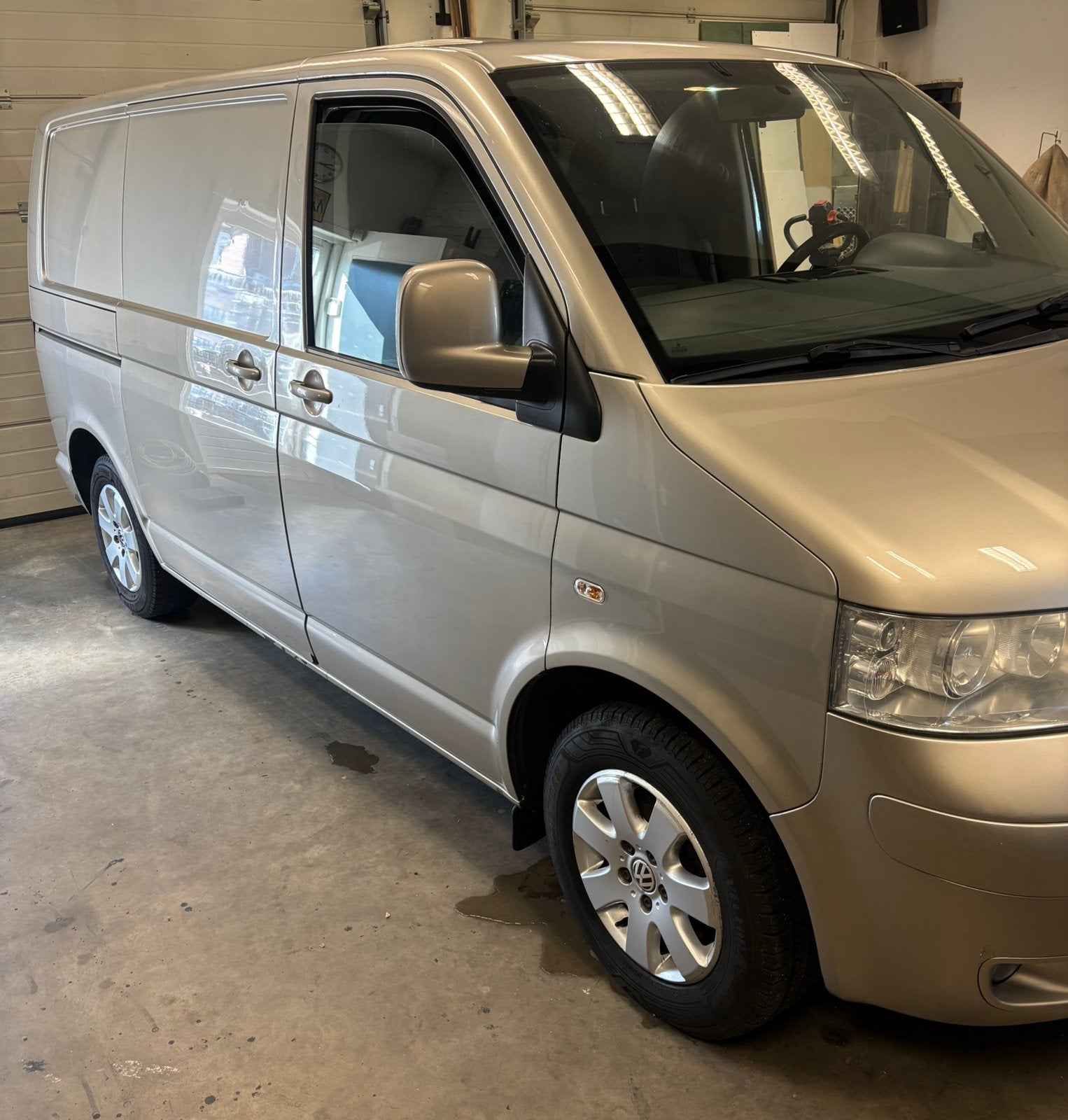 Volkswagen Transporter Bestel 2.5 D 96KW 4 MOTION 2008 L1H1, Auto's, Bestelauto's, Zwart, Volkswagen, 2500 kg, Beige