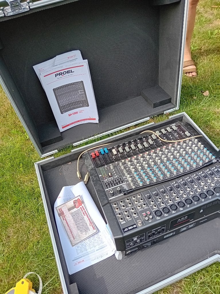PROEL powered 12 kanaals mixer met 4 speaker units en kabels, Ophalen, Zo goed als nieuw, 10 tot 20 kanalen, Microfooningang