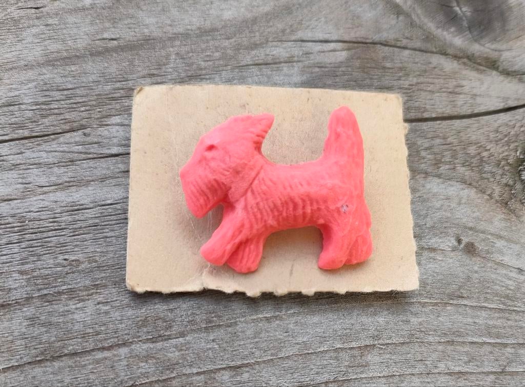 Vintage jaren '40 celluloid fuchsia Scottie kinder broche., Ophalen of Verzenden, Zo goed als nieuw, Roze