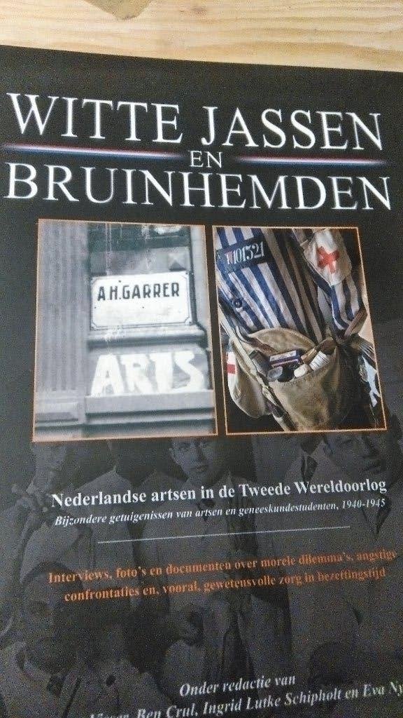 Witte Jassen en Bruinhemden Nederlandse. artsen in WO2, Verzenden, Meerdere auteurs, Overige onderwerpen, Tweede Wereldoorlog