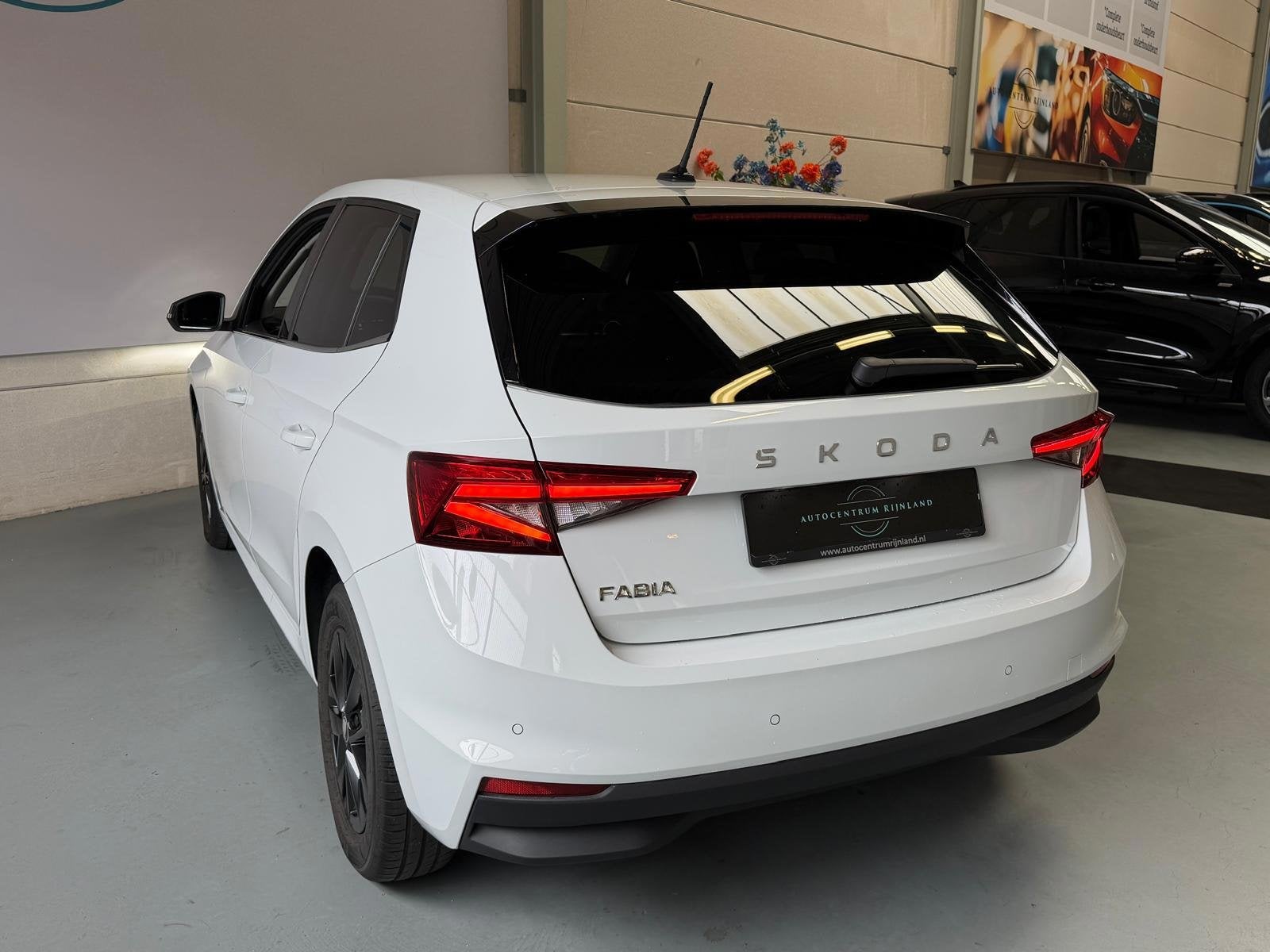 Skoda FABIA 1.0 TSI Selection 1 Jaar Bovag Garantie automaat, Auto's, Skoda, Stof, Parkeersensor, 116 pk, Wit