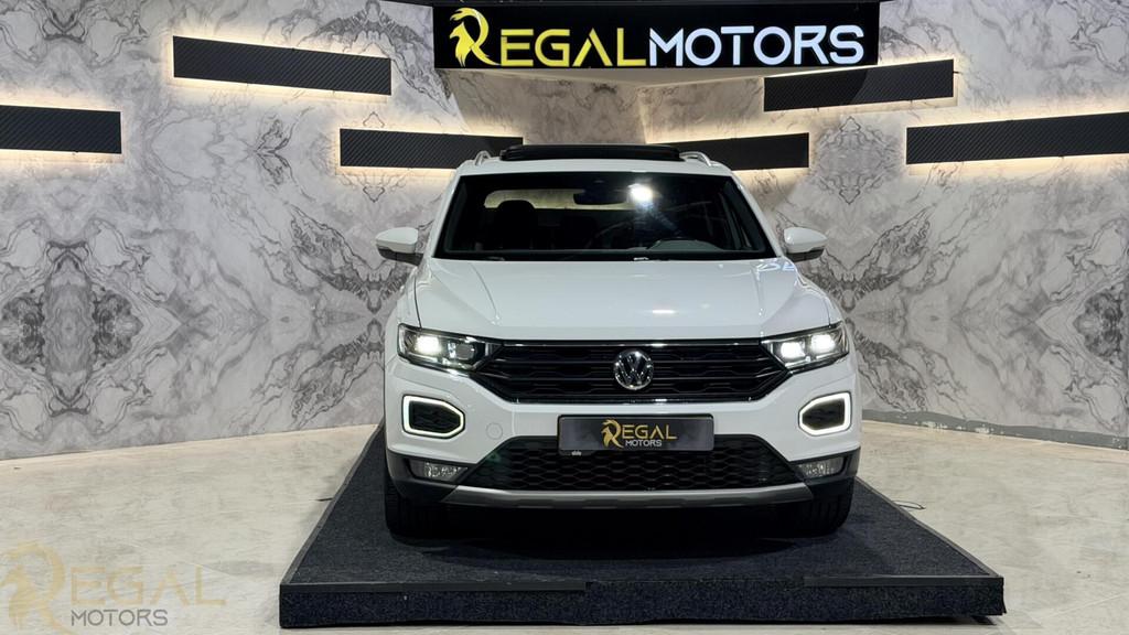 Volkswagen T-Roc 1.5 TSI Sport | PANO| ACC| Lane Ass.| Zwart, Euro 6, 4 cilinders, 150 pk, Wit