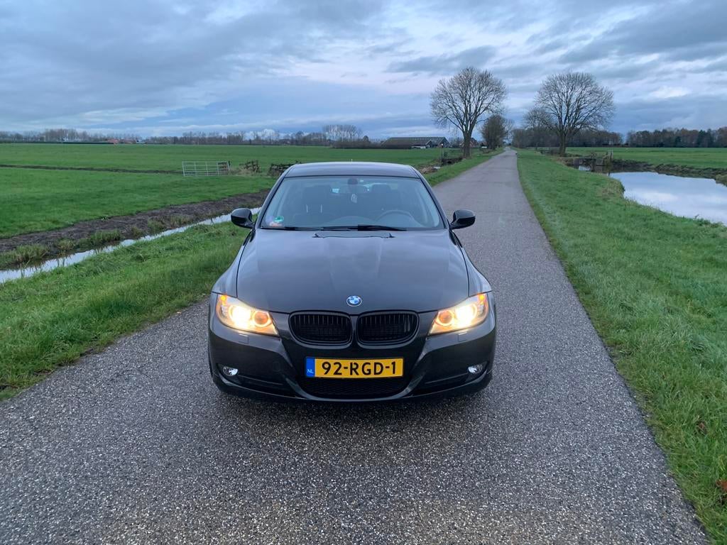 BMW 3-Serie 2.0 I 318 AUT 2011 Zwart, Automaat, 1995 cc, Zwart, Zwart