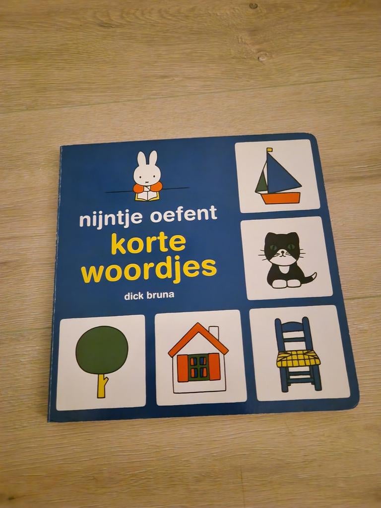 Nijntje oefent korte woordjes - Dick Bruna, Ophalen of Verzenden, Zo goed als nieuw, Dick Bruna, Non-fictie