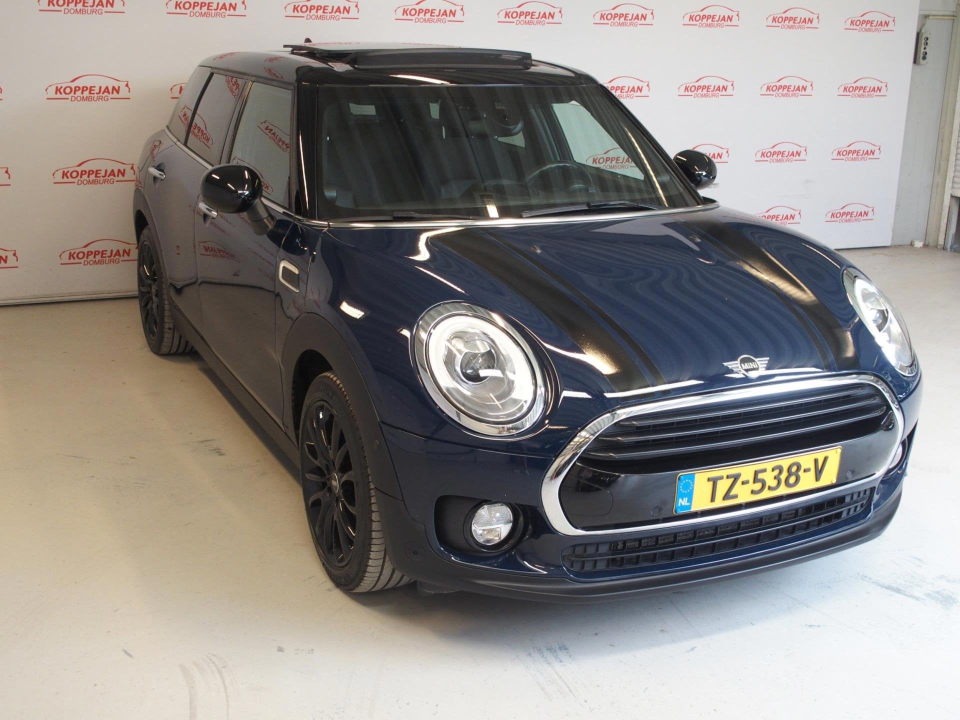 Mini Mini Clubman 1.5 Cooper Chili NL auto, App connect, pan, Gebruikt, Blauw, Leder en Stof, Origineel Nederlands