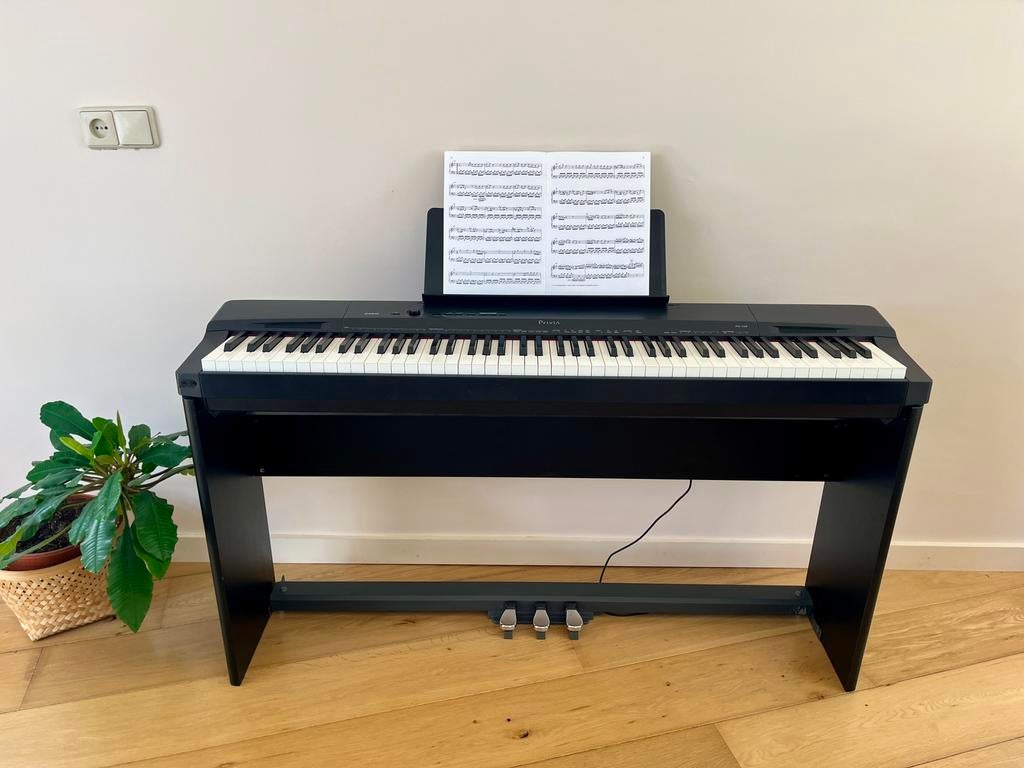 Casio Privia PX-160 elektrische piano met statief en pedalen, Ophalen, Zwart, Digitaal, Zo goed als nieuw