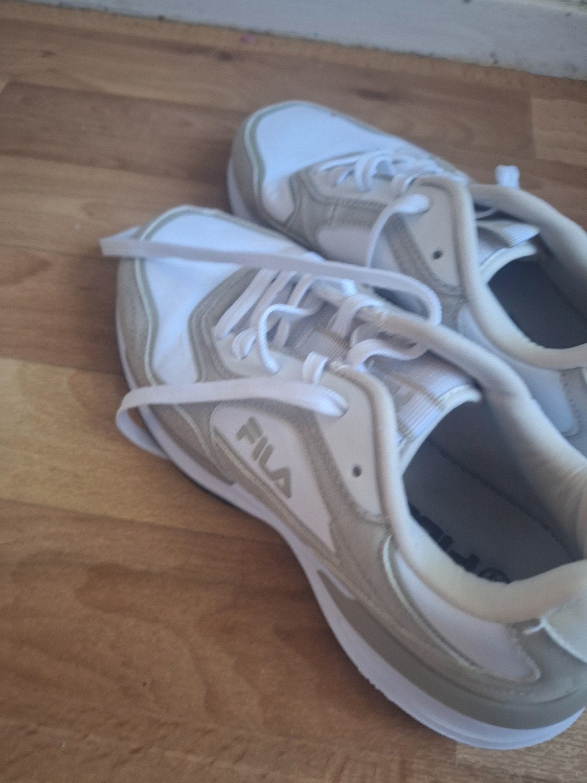 Fila sneakers, maat 39, wit en beige, Wit, Ophalen of Verzenden, Fila, Sneakers of Gympen