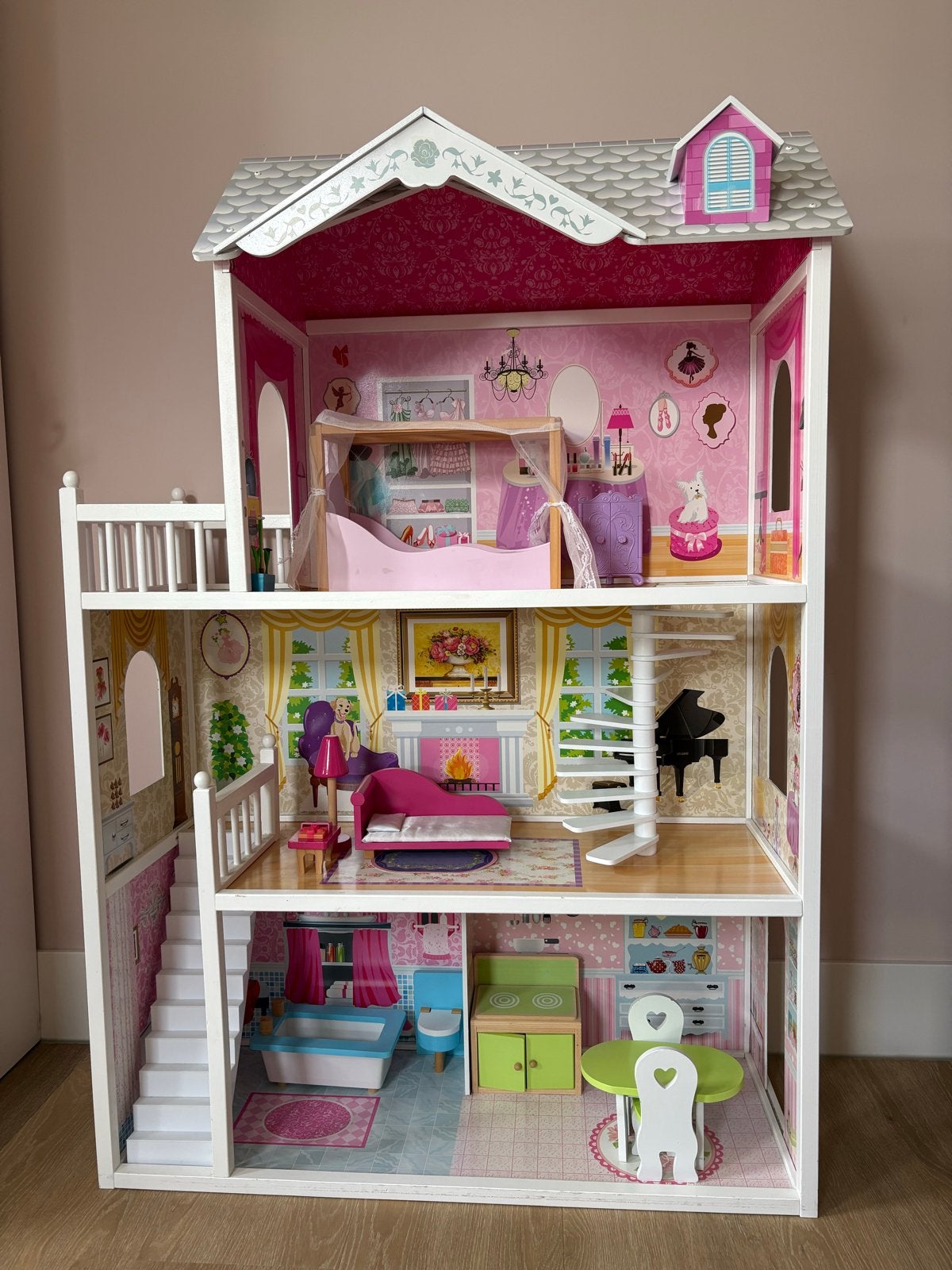 Groot Poppenhuis inclusief poppen en meubels!, Kinderen en Baby's, Speelgoed | Poppen, Ophalen, Zo goed als nieuw, Barbie