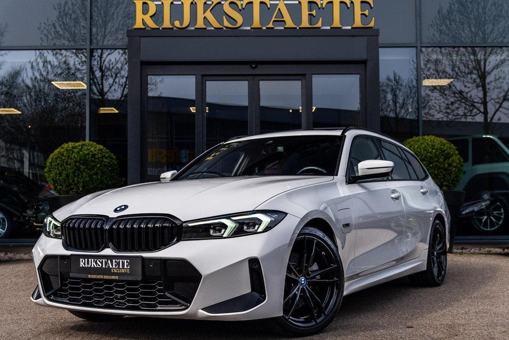 BMW 3-serie Touring 320e|PANO|CARPLAY|CAMERA|KEYLESS|LASER, Automaat, 1998 cc, Gebruikt, Euro 6