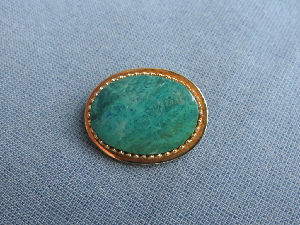 Broche / hanger met groene steen in 14 karaat goud, Sieraden, Tassen en Uiterlijk, Kettinghangers, Ophalen of Verzenden, Zo goed als nieuw