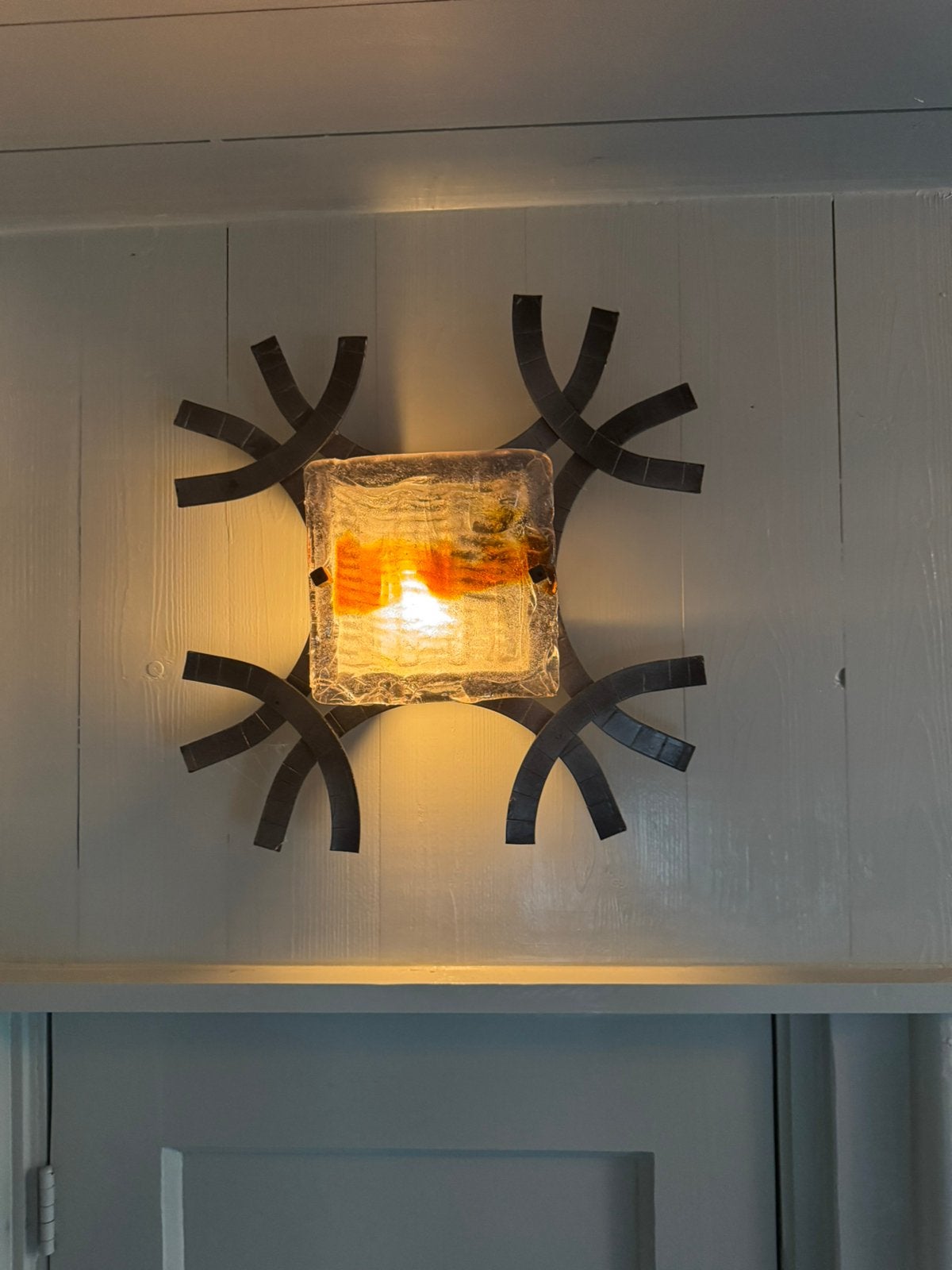 Brutalist wandlamp Tom Ahlstrom & Hans Ehrlich., Huis en Inrichting, Ophalen of Verzenden, Zo goed als nieuw, Glas