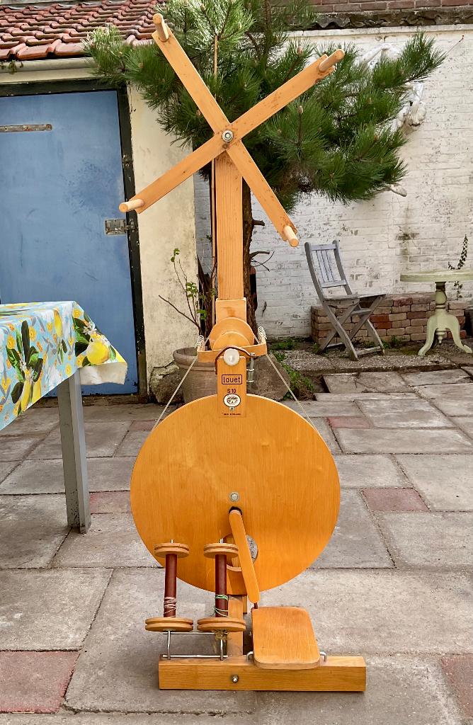 Spinnewiel Louet S10 met haspel en 2 extra klossen., Hobby en Vrije tijd, Ophalen, Gebruikt, Spinnewiel