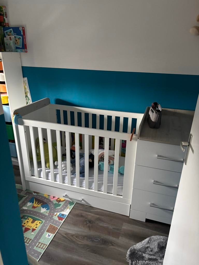 Mee groei kinderbedje met wandplank - Babydump, Ophalen, 70 tot 85 cm, Zo goed als nieuw, Minder dan 140 cm