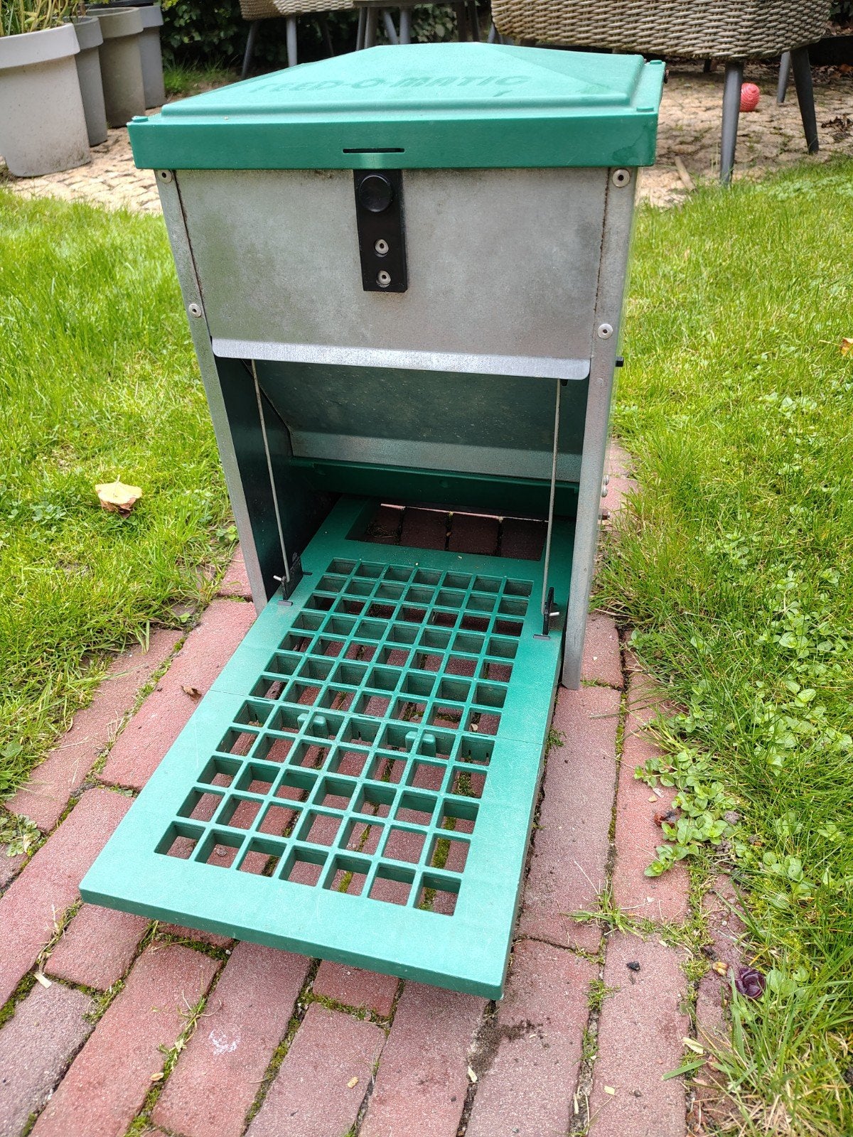 Feedomatic 5 kg voerautomaat voor kippen met gratis drinkbak, Ophalen, Gebruikt, Drinken en Voederen