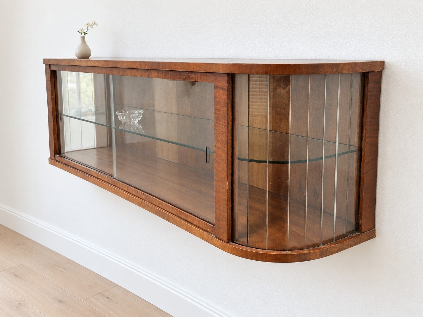 Authentieke jaren '60 hangvitrine - Mid-century design