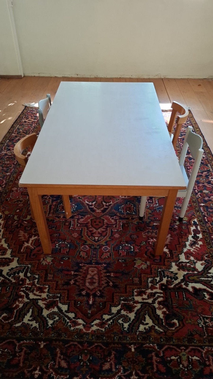 Vintage Kleutertafel - Stevig en Goed Blad, Kinderen en Baby's, Kinderkamer | Tafels en Stoelen, Ophalen, Gebruikt, Tafel(s)