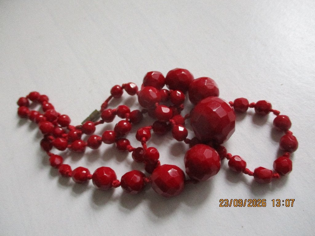 ketting geslepen kralen kleur rood Jaspis, Sieraden, Tassen en Uiterlijk, Ophalen of Verzenden, Gebruikt, Rood, Overige materialen