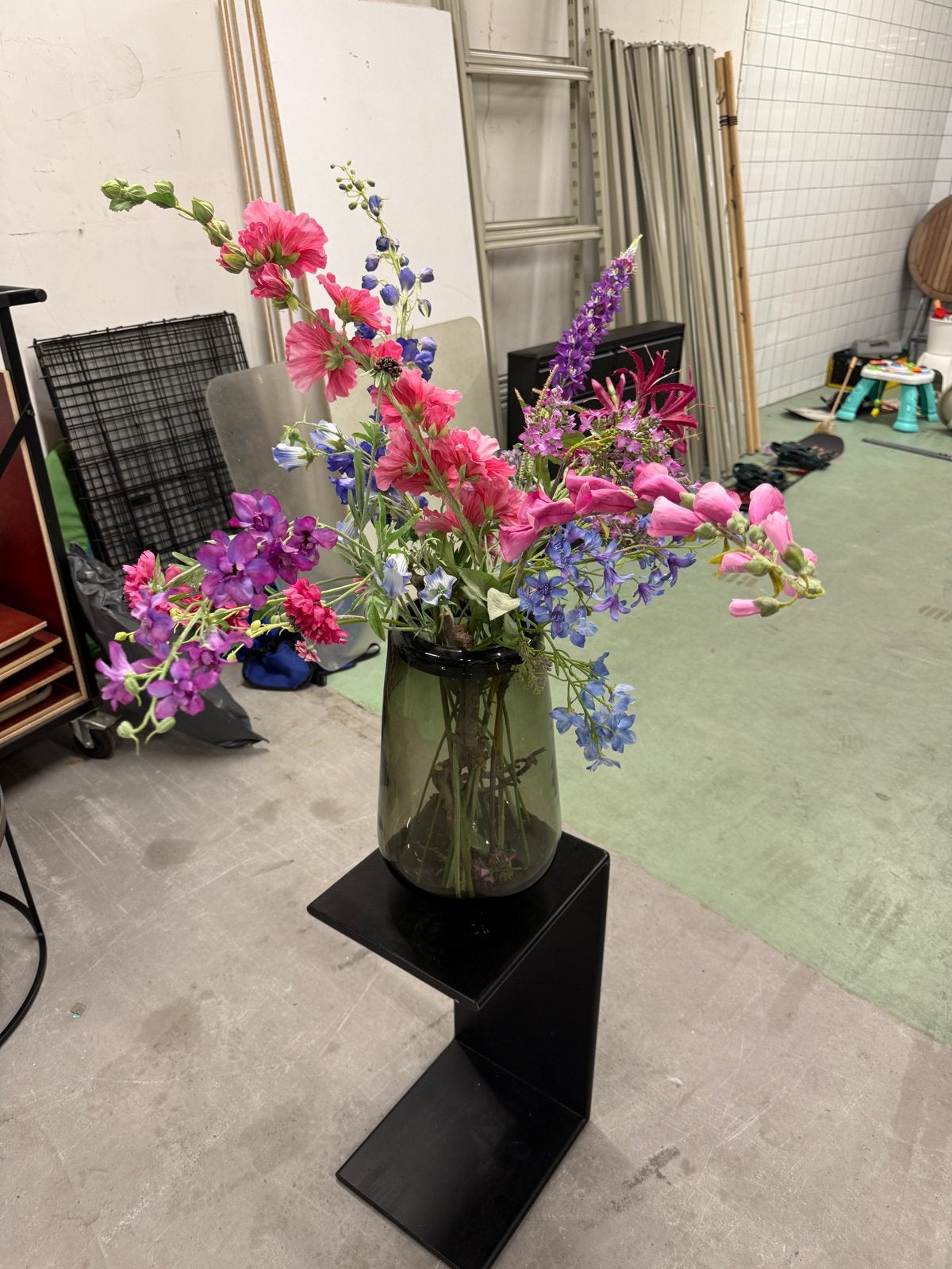 Dutz Collection vaas met kunstbloemen, Ophalen, Inclusief decoratie, Grijs, Glas