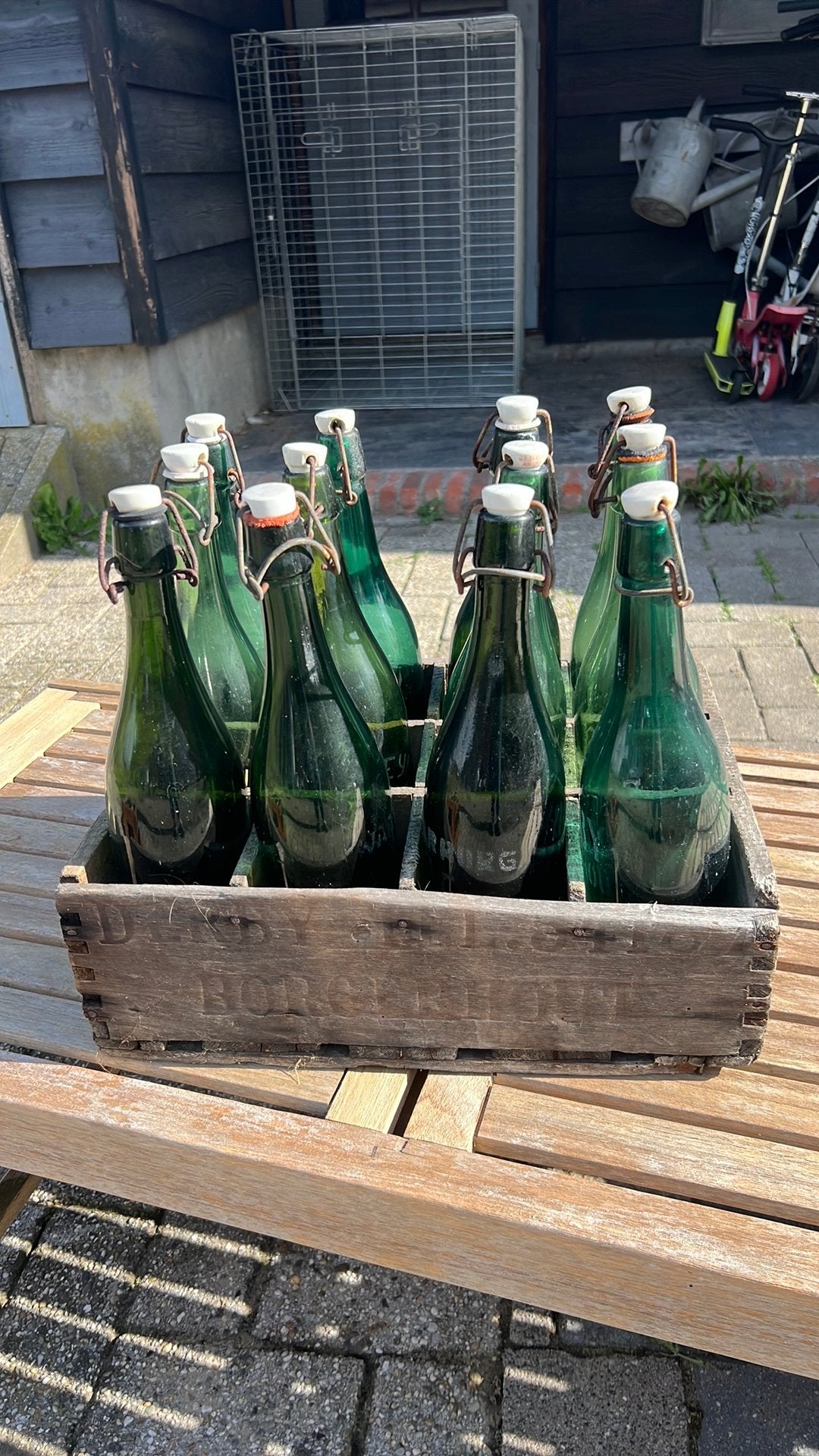 Antiek/brocante krat met gegraveerde flessen, Antiek en Kunst, Ophalen