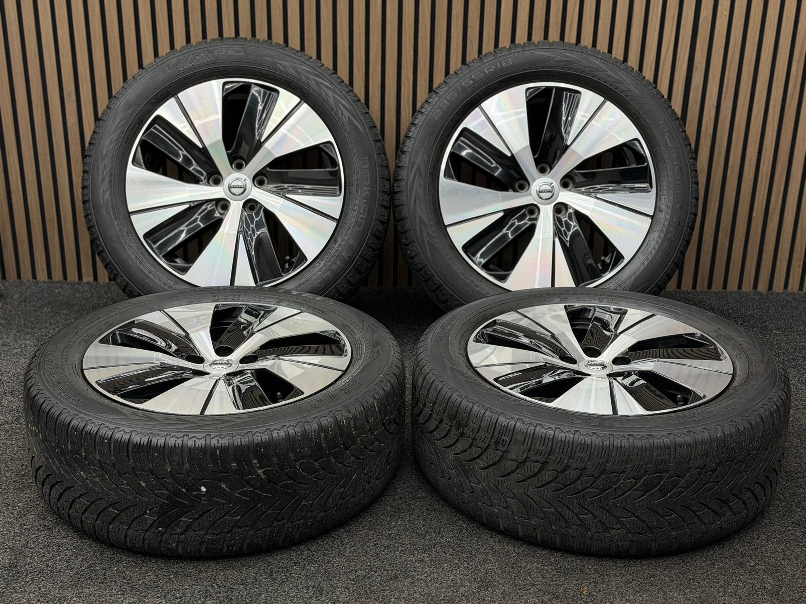 Originele 18 inch Volvo XC40 5x108 ET50.5 Nokian 235/55/18, Auto-onderdelen, Banden en Velgen, Ophalen, 18 inch, ., Banden en Velgen