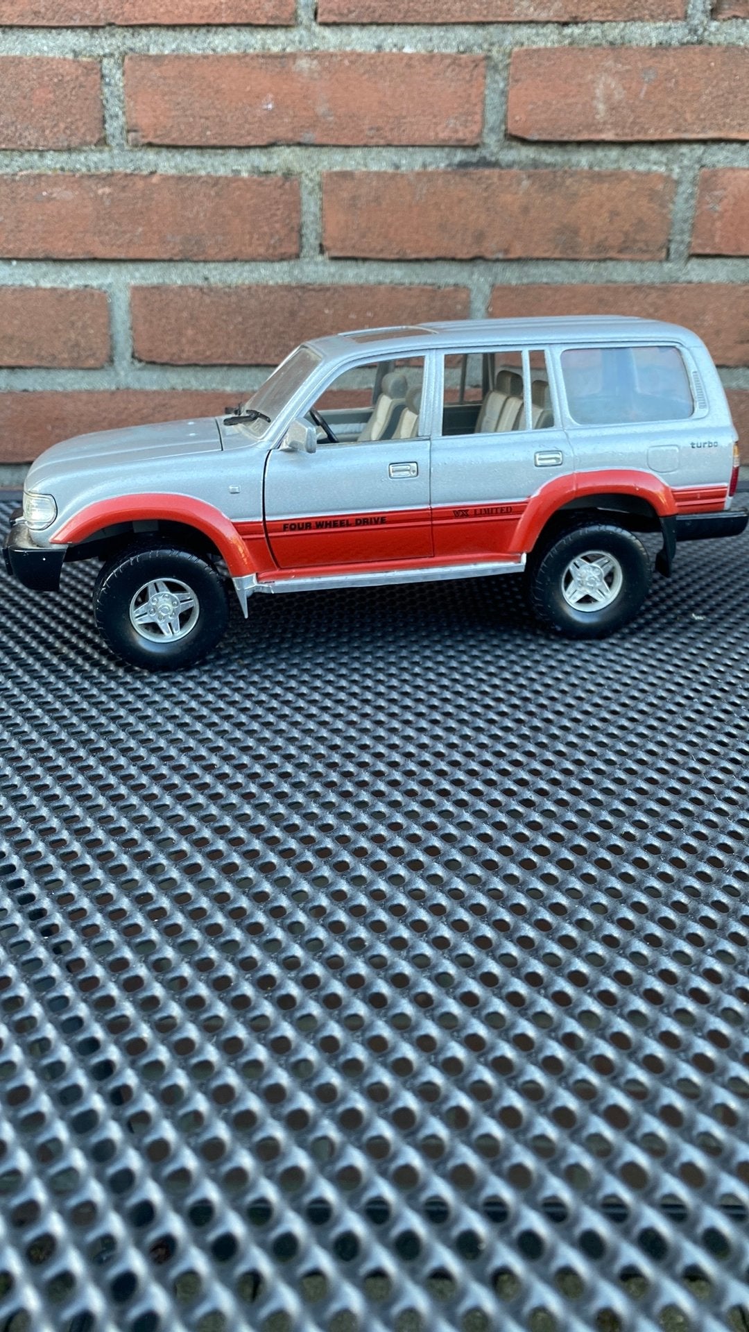 TOYOTA Land Cruiser. 1/18, Ophalen of Verzenden, Zo goed als nieuw, Overige merken