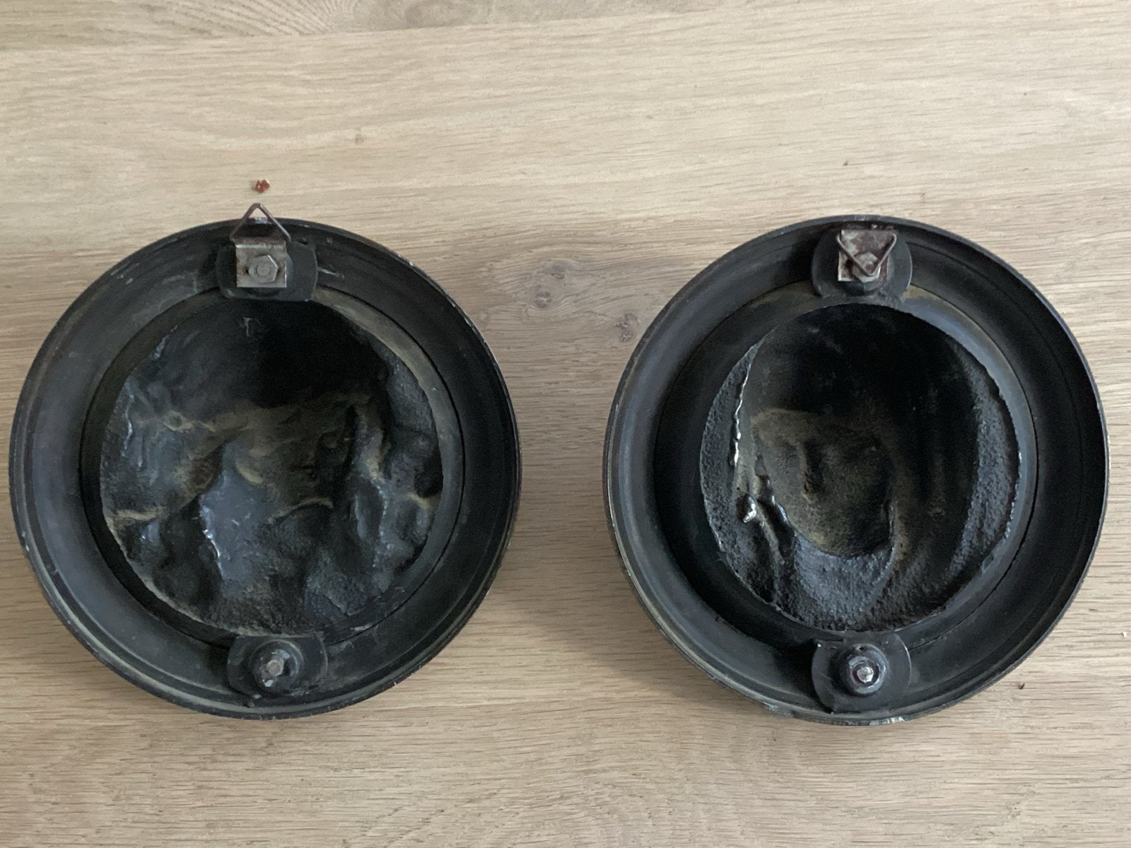 Bronzen reliëfs: Man en Vrouw, Ophalen of Verzenden, Brons, Wanddecoratie, 20 - 50 cm