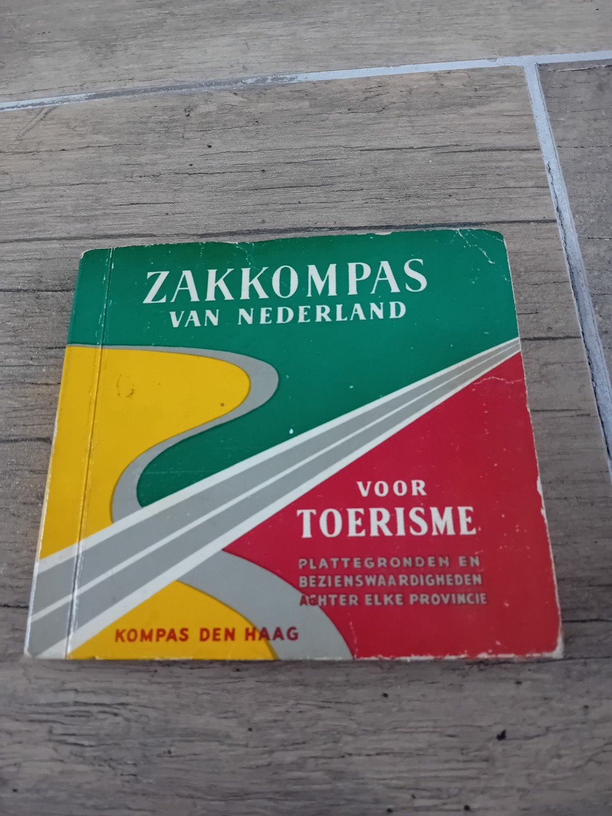 Boek Zakkompas van Nederland, Overige merken, Fiets- of Wandelgids, Ophalen of Verzenden, Zo goed als nieuw