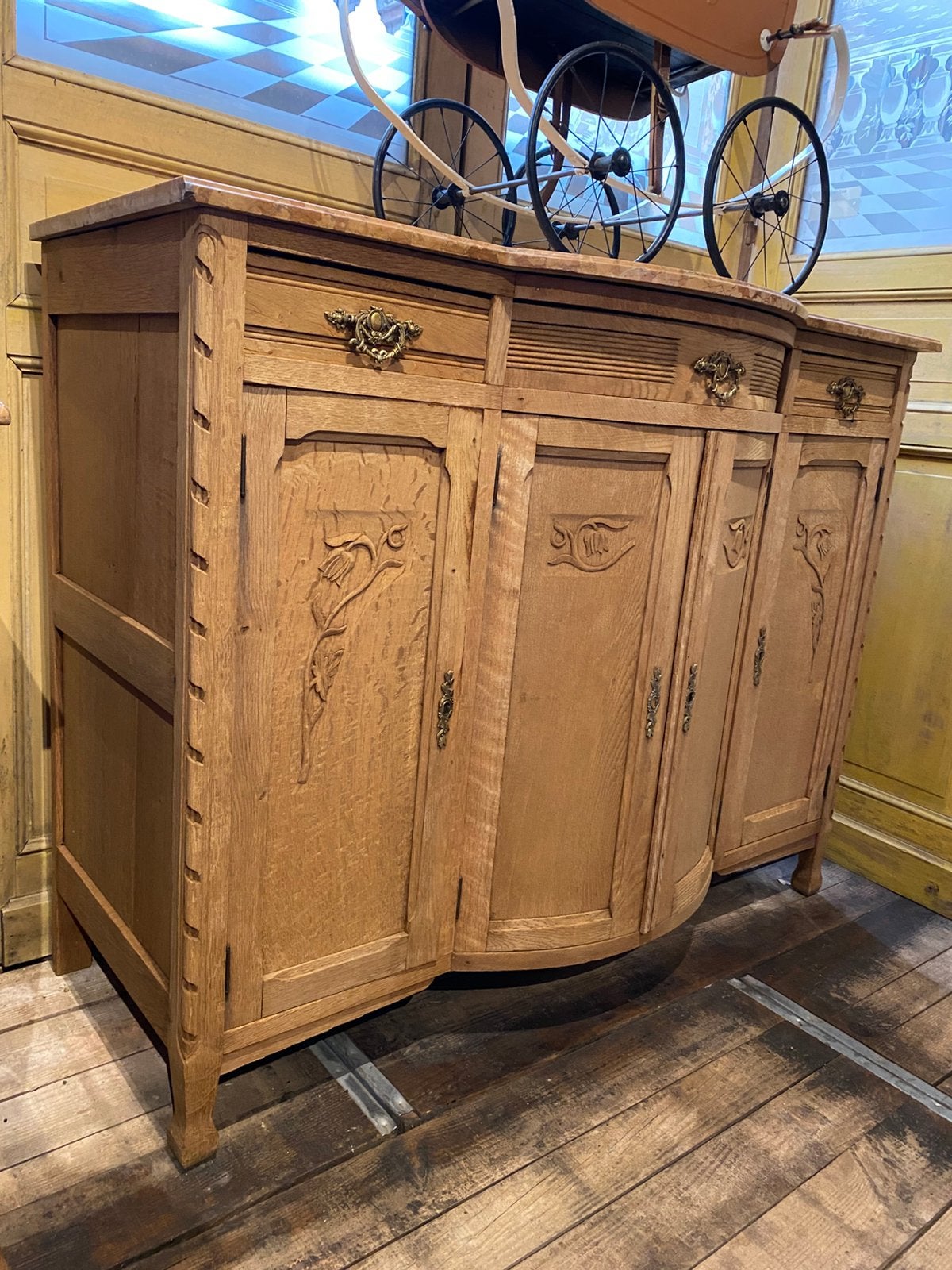 Landelijk Frans dressoir kast met marmer, Ophalen