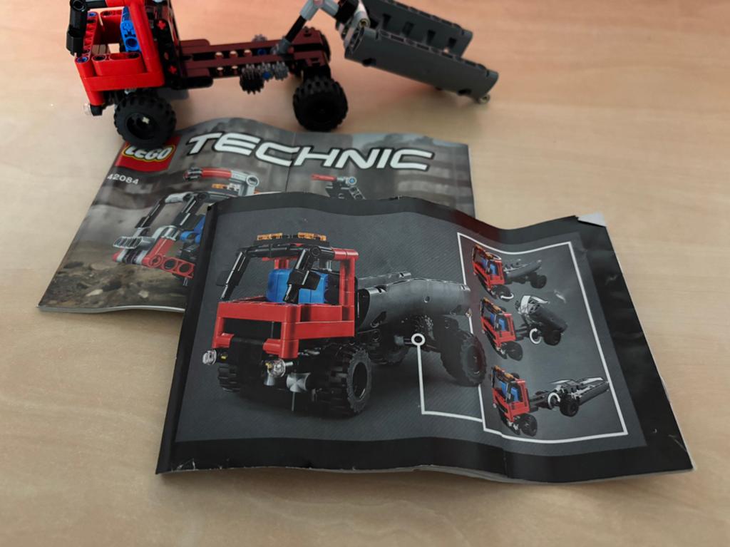 LEGO Technic set 42084, een haakarmvoertuig, Ophalen of Verzenden, Zo goed als nieuw