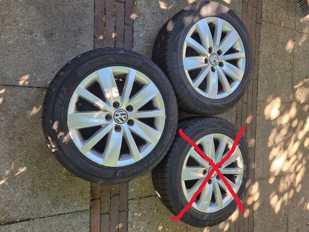 Twee lichtmetalen velgen VW Passat mat all season banden, Ophalen, Gebruikt, Volkswagen