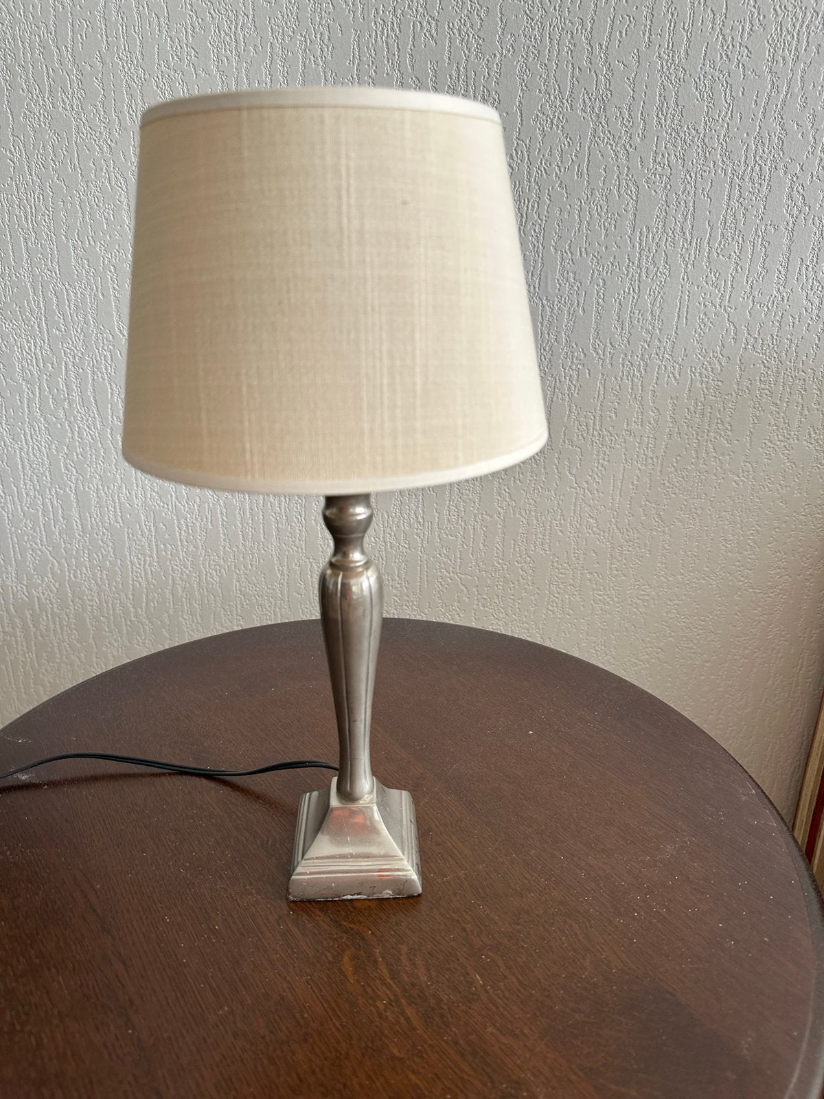 Elegante tafellamp met stoffen kap, Ophalen