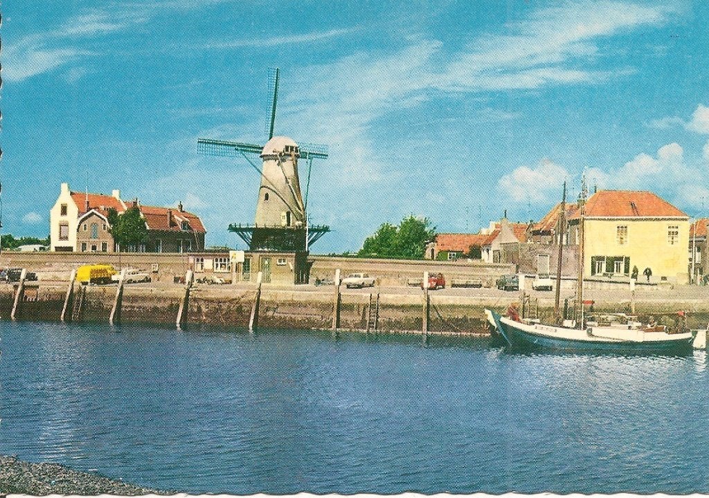 Zierikzee Haven met Molen - Oude Ansichtkaart, Ophalen of Verzenden, 1960 tot 1980, Gelopen, Zeeland
