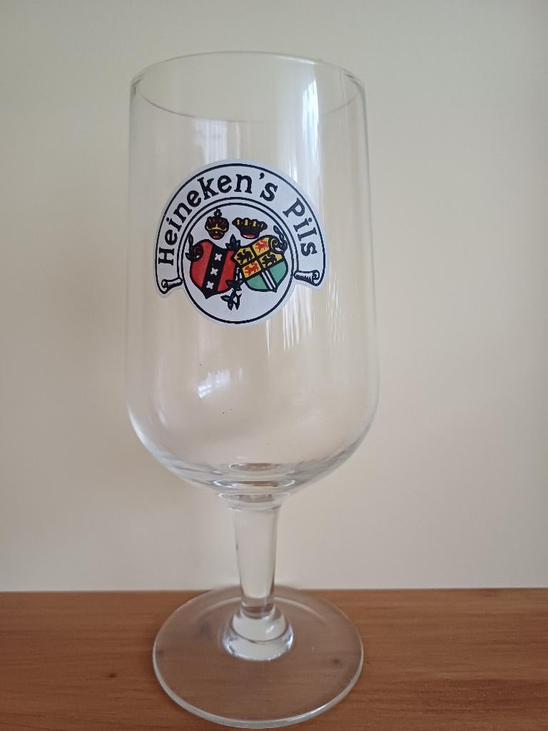 Heineken "s  pils  voetglas, Ophalen of Verzenden, Zo goed als nieuw, Glas of Glazen, Heineken