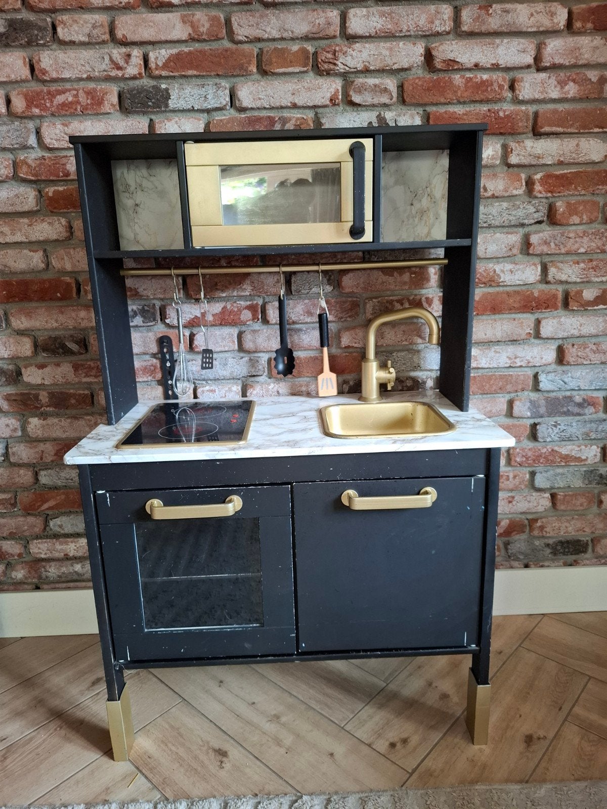 Zwarte speelkeuken met gouden details en accessoires, Ophalen, Gebruikt
