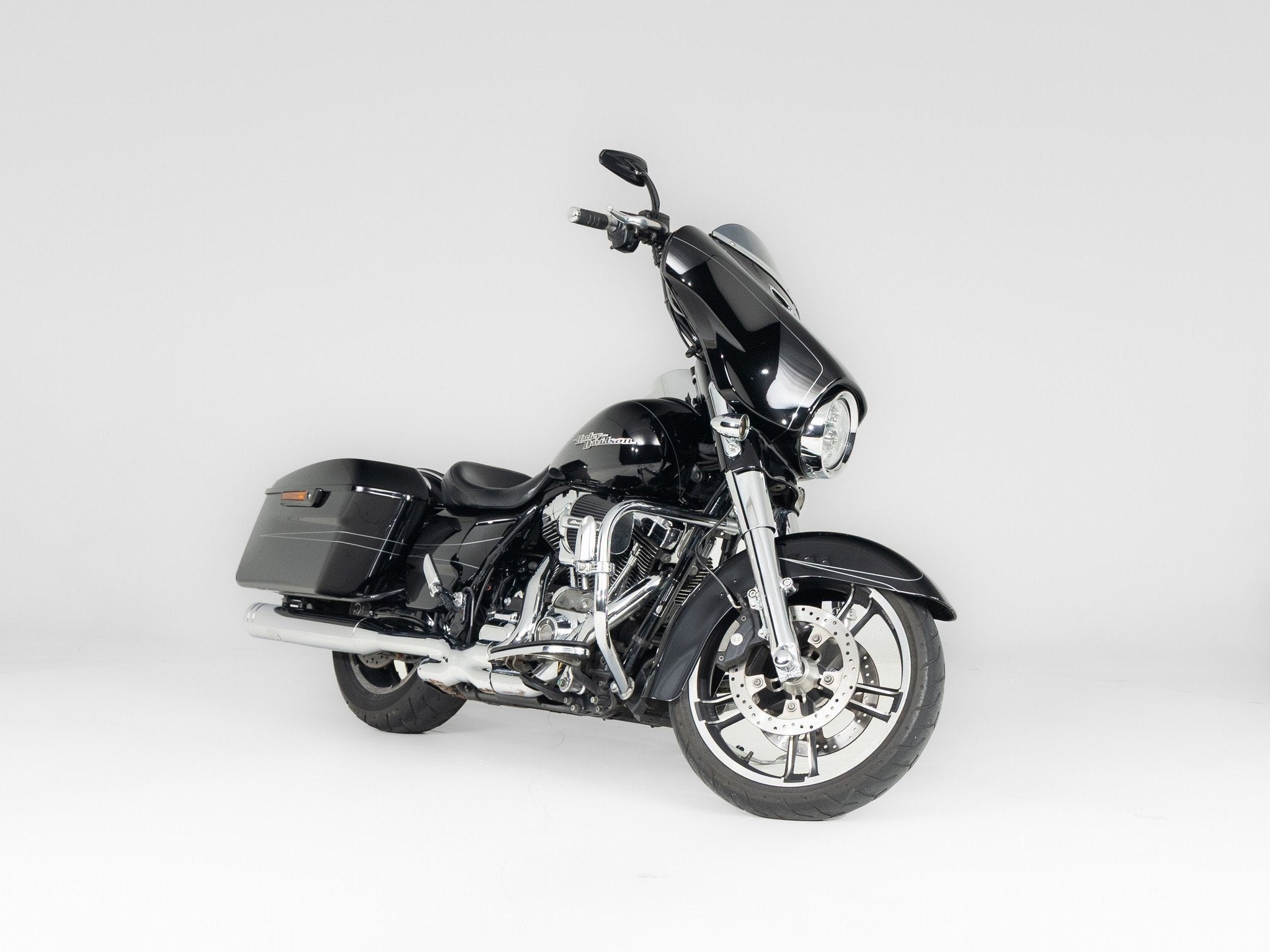Harley-Davidson FLHXS Street Glide Special Solid (bj 2015), 1690 cc, Bedrijf, Toermotor, Laan van Vredenoord 33
2289 DA  Rijswijk ZH, NL