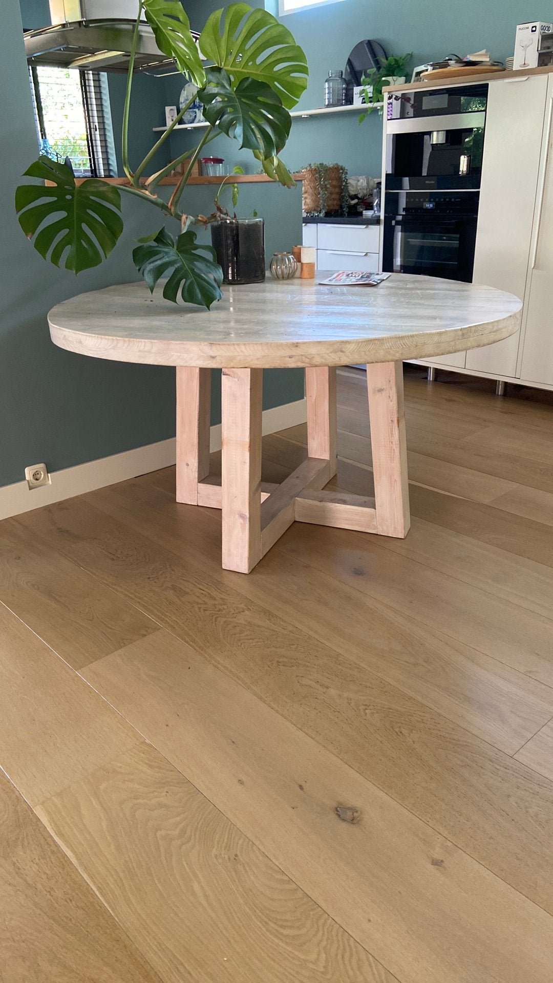 Ronde houten eettafel - whitewash look diameter 145 cm., Ophalen, Gebruikt, Rond, Vijf personen of meer