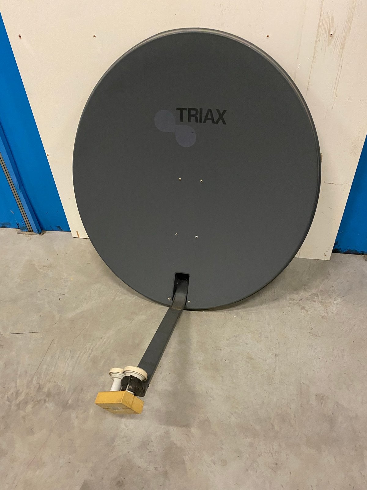 Triax Satelliet Schotel - Gebruikt, Ophalen, Gebruikt, (Schotel)antenne, Overige merken