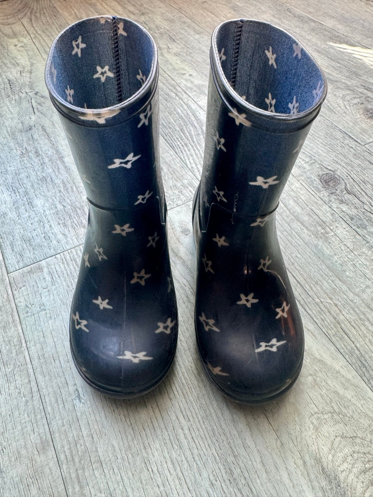 Hema regenlaarzen met sterren en lichtjes in zool maat 24, Kinderen en Baby's, Kinderkleding | Schoenen en Sokken, Ophalen of Verzenden
