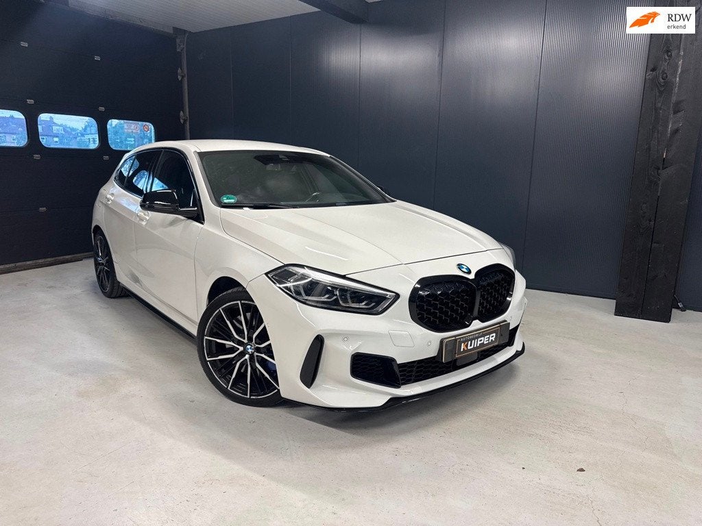 BMW 1-serie M135i xDrive High Executive 306pk, Auto's, BMW, 1998 cc, Gebruikt, 4 cilinders, Leder en Stof