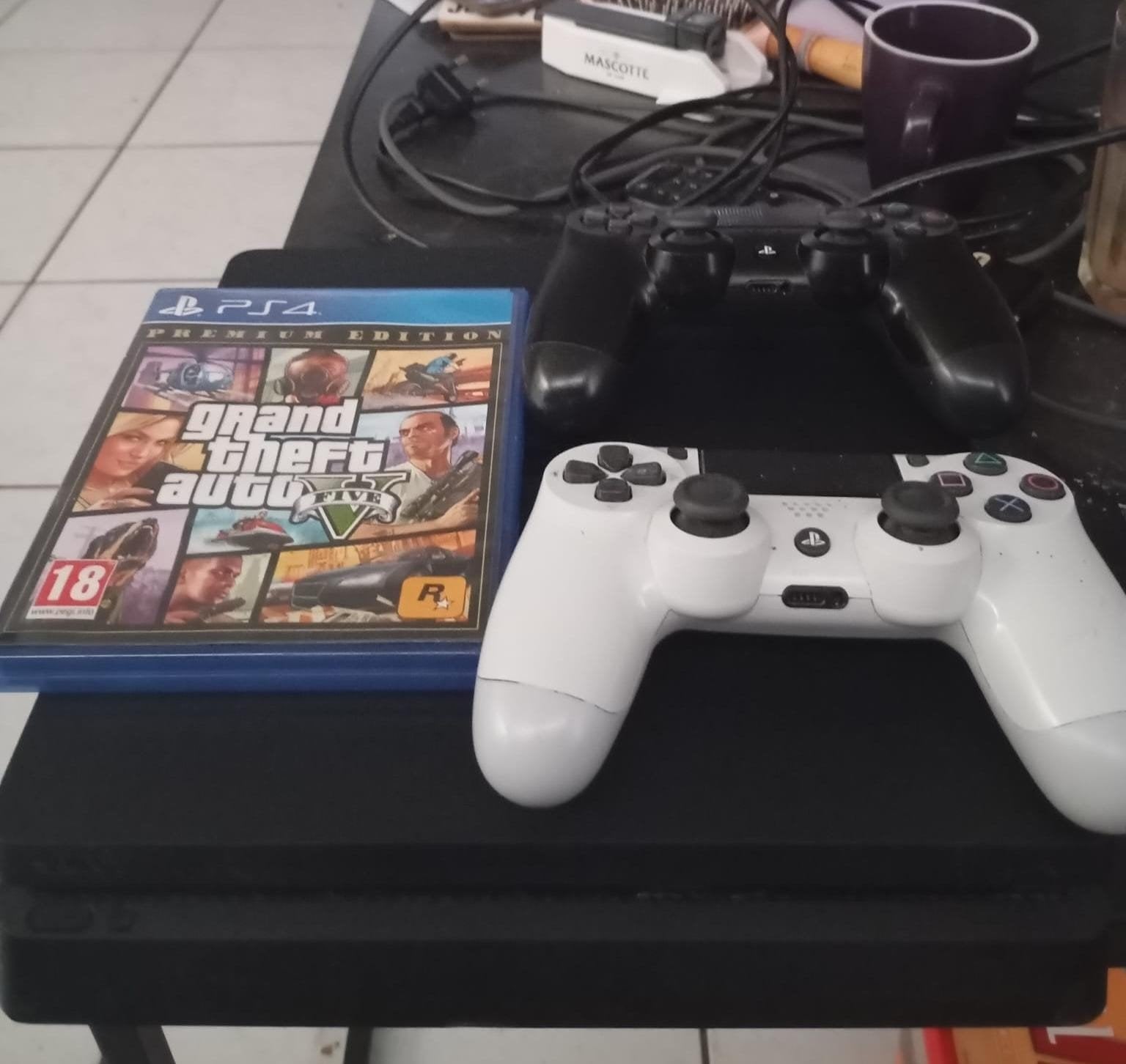 Ps4  slim met 2 controllers + gta 5, Ophalen, Met 2 controllers, Slim, 500 GB