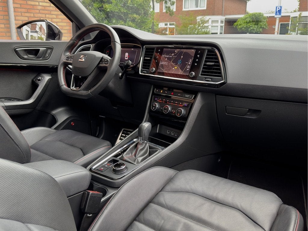 SEAT Ateca 1.5 TSI AUT7 FR INTENSE 150PK PANODAK LEDER NAVI, Auto's, Seat, 4 cilinders, 150 pk, Ateca, Zwart