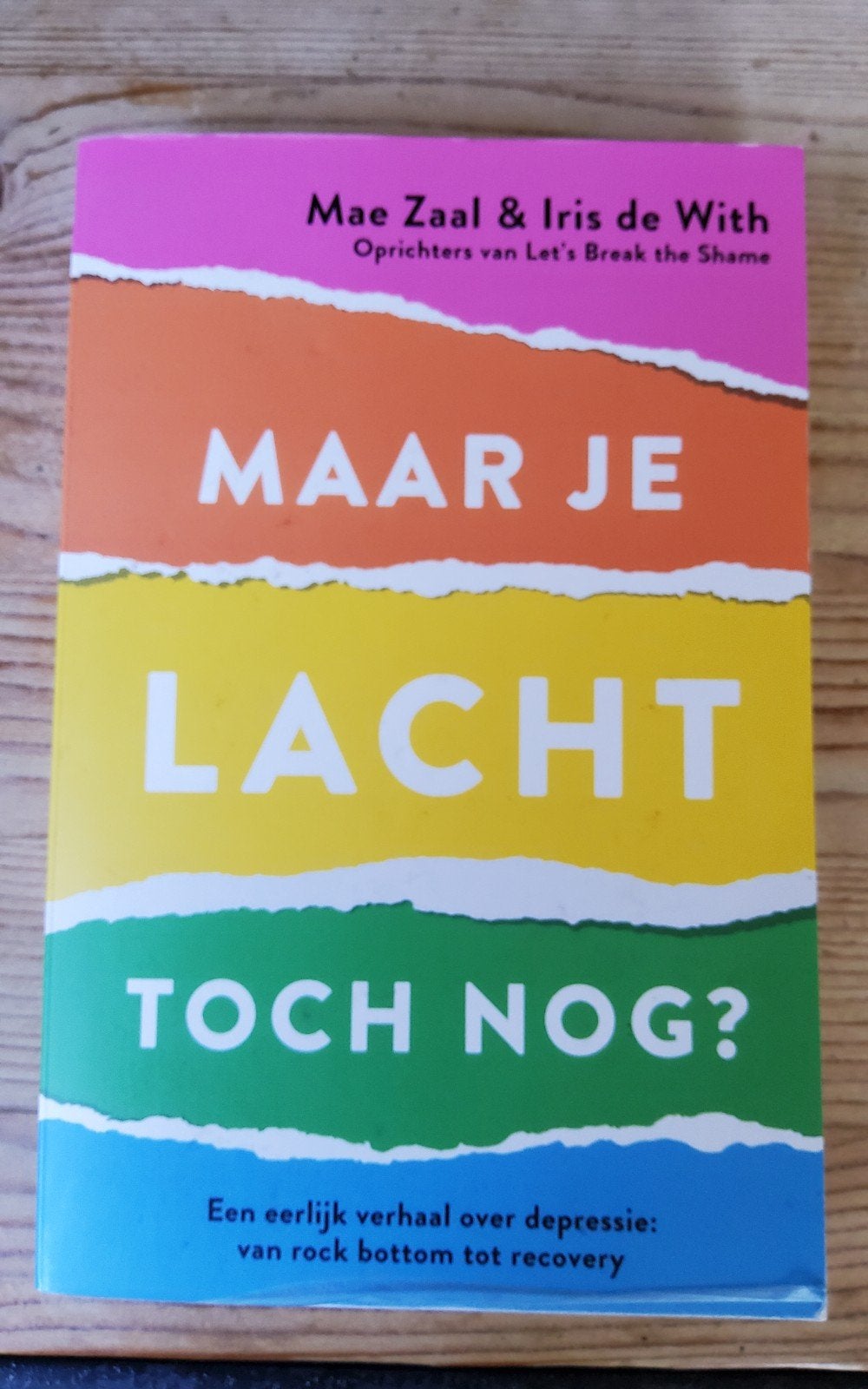 Mae Zaal - Maar je lacht toch nog?, Ophalen of Verzenden, Zo goed als nieuw, Mae Zaal; Iris de With