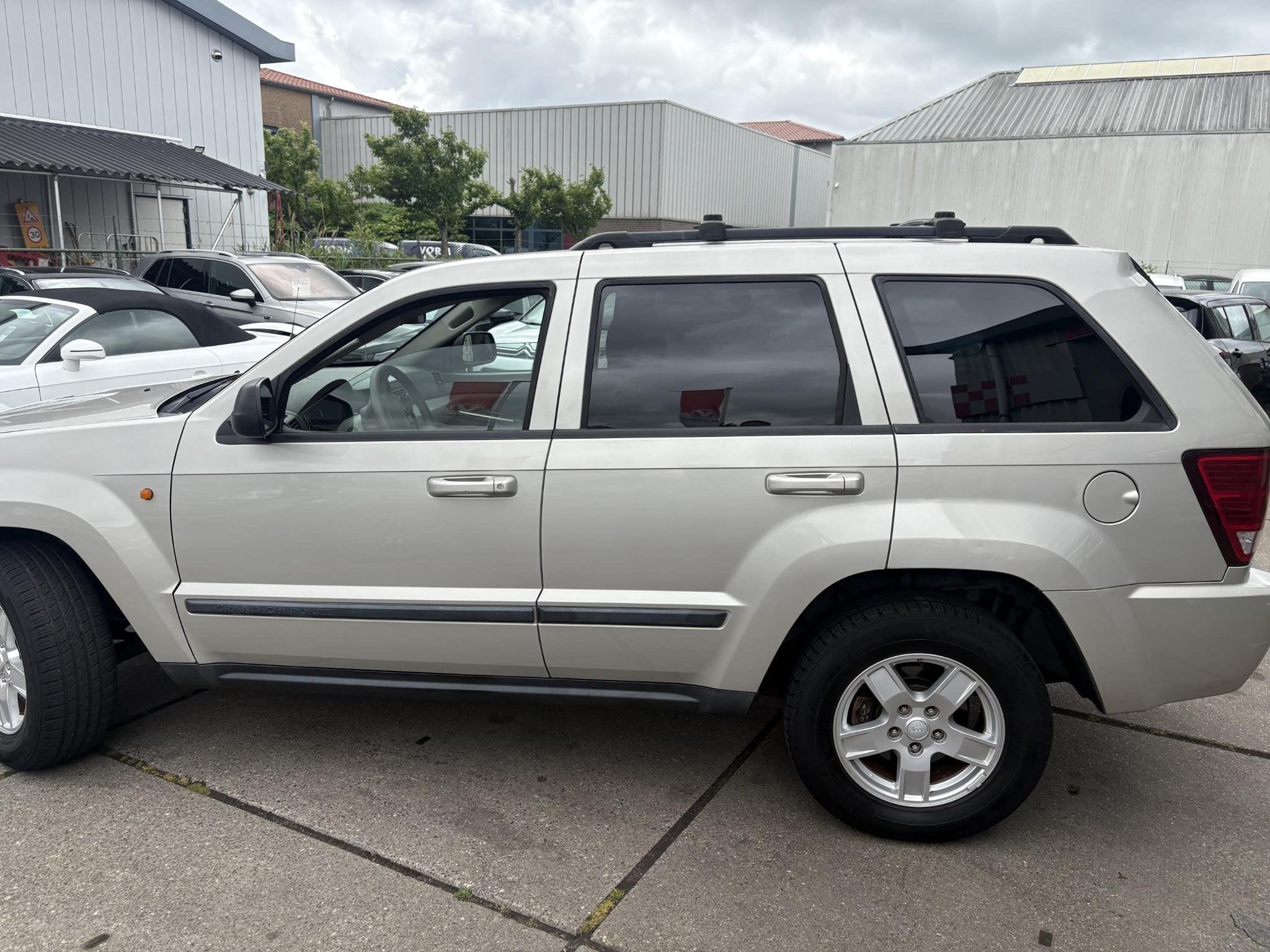 Jeep Grand Cherokee 3.7 V6 Laredo, Auto's, Automaat, Stof, Gebruikt, 201 pk