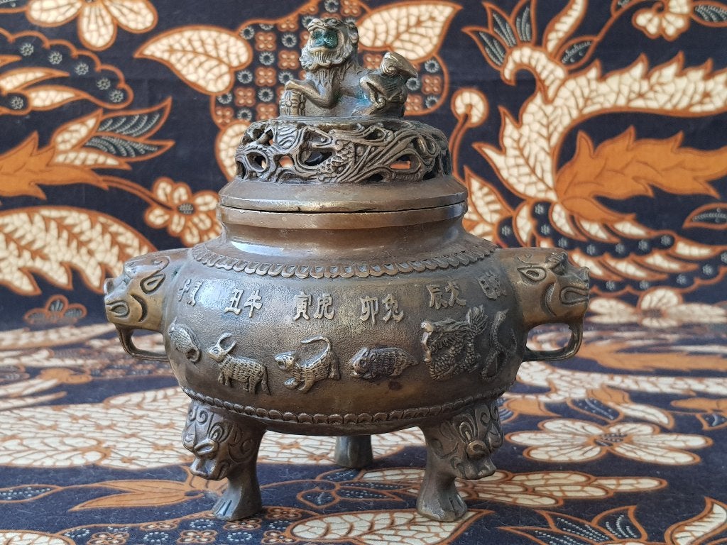 Chinese bronzen wierookbrander of koro met een Foo dog., Antiek en Kunst, Ophalen of Verzenden