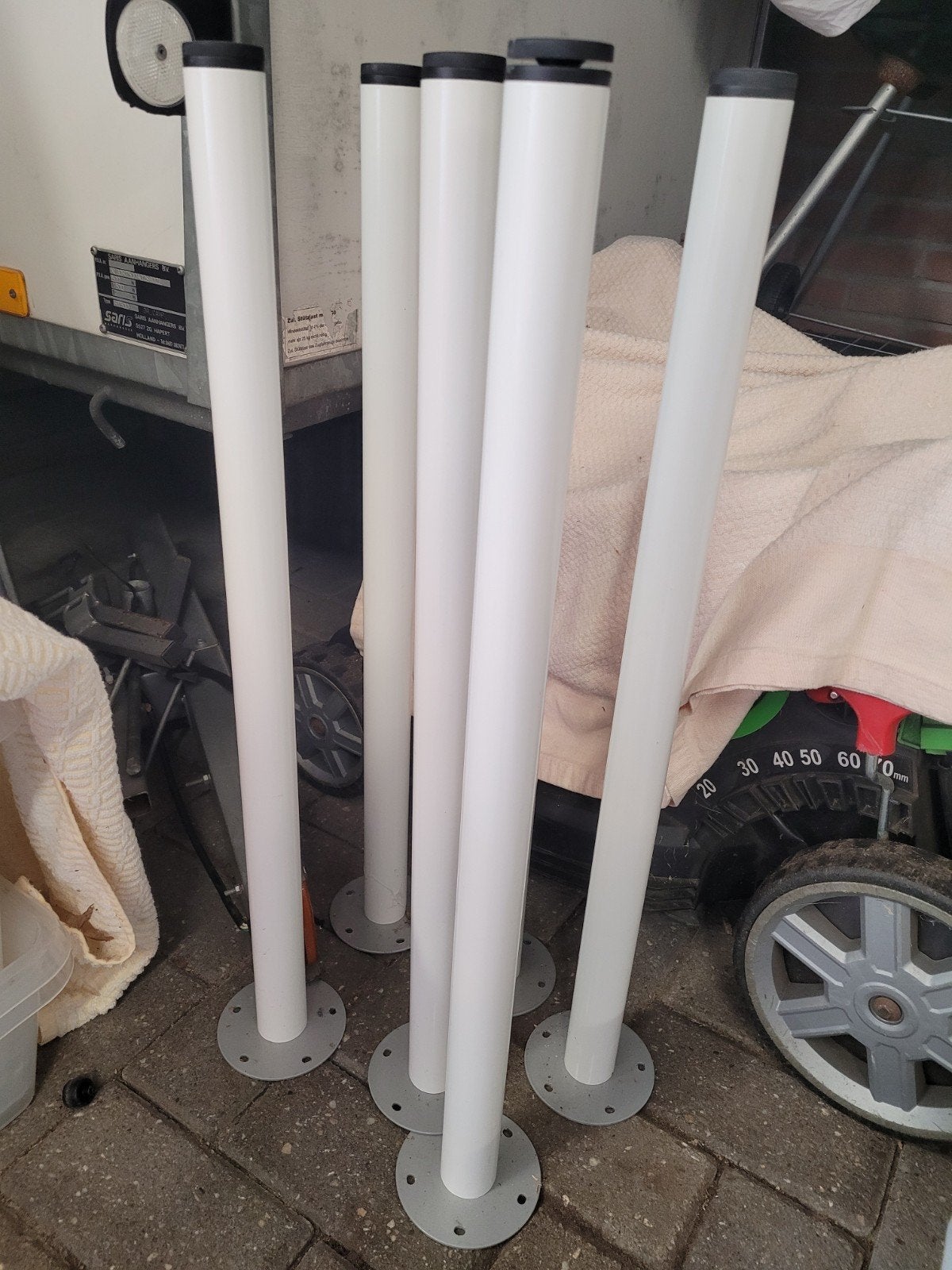 Set van 5 witte tafelpoten met bevestigingsplaat, Ophalen, Zo goed als nieuw