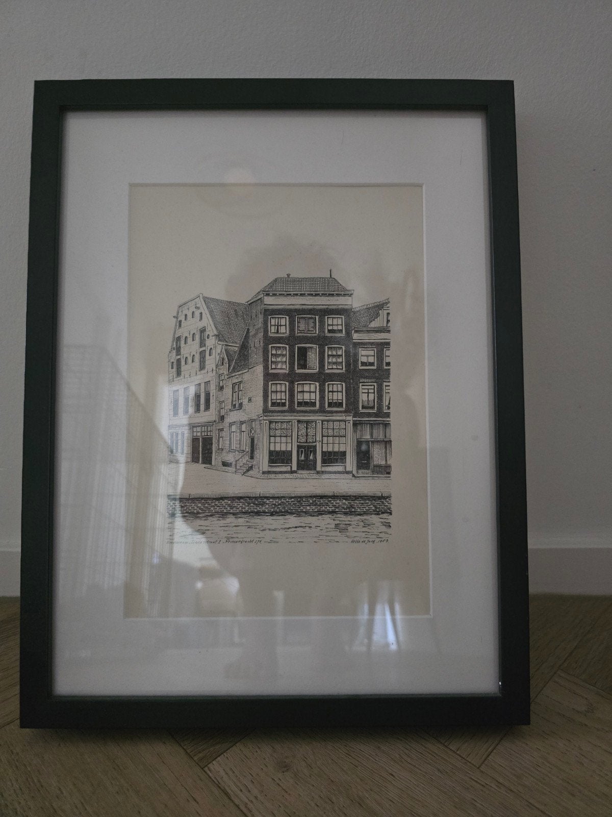Ingelijste pentekening van Amsterdamse grachtenpanden, Ophalen, Tekening, Pentekening, Achter glas